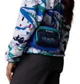 Riñonera de diseño colorido en tonos azul, fucsia y marino, con compartimento principal y bolsillo frontal con cierre. Cuenta con un parche bordado de Columbia y Mickey's Outdoor Club en el frente, cinturón ajustable y hebilla de plástico azul.