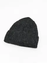 Gorro tipo beanie de tejido de punto grueso y texturizado, con borde doblado.
