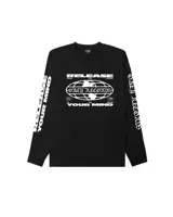 Remera de manga larga color negro con estampado gráfico en blanco en el pecho y en ambas mangas. El diseño frontal presenta un globo terráqueo con la inscripción Obey Records, mientras que las mangas incluyen texto con tipografía gótica.