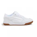 Championes Vans Hylane de cuero blanco con suela de goma color caramelo.