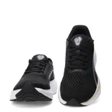 Championes de running Puma modelo Scend Pro 3 para mujer, color negro con entresuela blanca y detalles plateados. Confeccionados con capellada de malla transpirable, amortiguación Profoam en la suela y cierre de cordones.