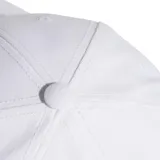 Gorro Adidas con visera, modelo Baseball 3S Cap CT, color blanco con logo de Adidas y tres rayas bordadas en negro.