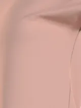 Remera de pijama color rosa pálido, de corte recto, con cuello redondo y mangas cortas.