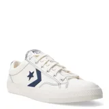 Championes Converse modelo Star Player OX, de corte bajo, confeccionados en lona color blanco con detalles en azul marino, incluyendo el logo de estrella y flecha característico en los laterales.