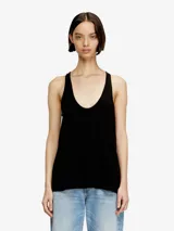 Top de tirantes negro de Diesel modelo T-Ipsya-Lkds, de calce ajustado, confeccionado en algodón elástico con textura acanalada. Presenta escote redondo profundo y sutil logo Oval D bordado al tono en el pecho.