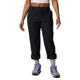 Pantalón técnico convertible en short, color negro, con diseño funcional para actividades al aire libre. Presenta cintura media con presillas, bolsillos laterales y de seguridad, rodillas articuladas y dobladillo ajustable. Incluye tecnología de repelencia a líquidos y protección solar.