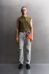 Musculosa Zara Athleticz de corte holgado, confeccionada en tejido ligero de lino y algodón, con cuello redondo y diseño sin mangas.
