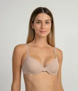 Soutien push up color piel, de microfibra, con breteles regulables y cierre trasero con gancho.
