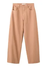 Jeans de corte ancho color tostado, de tiro medio y diseño de pernera recta.