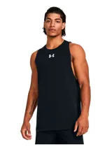 Musculosa deportiva Under Armour de corte holgado con sisas caídas, confeccionada en tejido de mezcla de algodón, poliéster y elastano. Presenta el logo de la marca estampado en el centro del pecho.