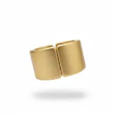 Pulsera rígida de diseño moderno con acabado mate en tono dorado, fabricada en resina de alta calidad.