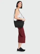 Bolso de mano y bandolera Longchamp modelo Le Pliage Energy S, color negro. Presenta un diseño estructurado con cierre de solapa frontal con botón a presión, doble asa corta y correa larga ajustable y extraíble.
