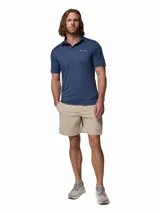 Polo Columbia modelo Parsons Point de color azul marino, de manga corta y cuello camisero con cierre frontal de botones. Confeccionado con tecnología Omni-Shade™ UPF 50 y Omni-Wick™.