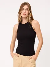 Musculosa de algodón peinado azul, confeccionada en punto sencillo con cuello redondo y diseño ajustado.