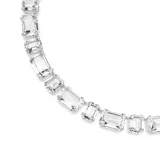 Collar de Swarovski de la línea Millenia, bañado en rodio, con cristales transparentes de talla octogonal que alternan posiciones horizontales y verticales.