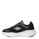 Championes deportivos Umbro modelo Dash, color negro con detalles en blanco. Presentan una suela gruesa de goma blanca, logo de la marca en el lateral y en la lengüeta, y cierre con cordones.