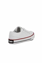 Championes deportivos Pony modelo GM 877 de lona negra, con detalles en blanco, pasadores blancos y suela de goma con puntera reforzada.