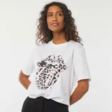 Camiseta blanca de algodón con estampado de la lengua de los Rolling Stones con diseño animal print en tonos rosa y negro.