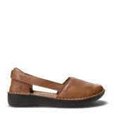 Sandalias casuales de cuero negro con diseño cerrado en la puntera y aberturas laterales, con detalle de costura vista en el borde de la suela.