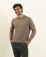 Sweater de punto color azul piedra melange, con cuello redondo y mangas largas.