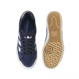 Championes adidas Court TNS Premiere de estilo urbano, confeccionados en lona azul marino con refuerzos de gamuza al tono. Presentan las icónicas tres tiras laterales en color blanco, suela de goma blanca y detalle de logo del trébol bordado en el talón.