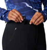 Pantalón de senderismo Columbia Titanium, color negro, con tecnología termorreflectante Omni-Heat Infinity y repelente de humedad Omni-Shield. Presenta cintura alta con cinturón integrado, rodillas articuladas, bolsillos con cierre y aberturas reforzadas en los puños.
