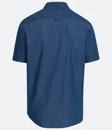 Camisa de manga corta confeccionada en algodón, con cuello camisero, cierre frontal abotonado y un bolsillo en el pecho.