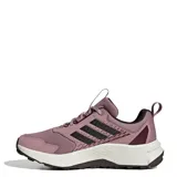 Championes de trekking Adidas Terrex Tracefinder 2 W, color rosado con las icónicas tres tiras en negro y entresuela blanca. Diseñados para trail running y actividades al aire libre, con capellada de malla transpirable y suela de gran tracción.