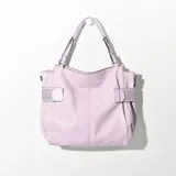 Cartera tipo tote bag color lila, con doble asa corta y correa larga extraíble.