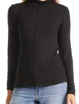 Polera de cuello mock en tejido de hilado fino, con manga larga y detalle de pespunte vertical en el centro del frente.