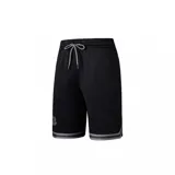 Short de básquetbol negro con tejido de malla, cintura elástica con cordón de ajuste gris y detalles de franjas grises en el ruedo. Incluye un pequeño escudo de equipo de la NBA en la parte inferior.