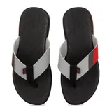 Chanclas negras con base texturizada y tiras anchas grises con detalles en rojo.