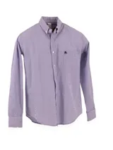 Camisa de hombre a cuadros rojos y blancos, de manga larga y corte clásico.