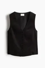 Chaleco negro de pana, entallado con escote en V, cierre frontal de botones y diseño forrado.