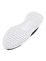 Championes de entrenamiento Under Armour modelo Edge Lthr, color negro con entresuela blanca. Presentan una parte superior de malla transpirable con revestimientos de cuero para mayor estabilidad y durabilidad, junto con tecnología Charged Cushioning en la entresuela para amortiguación.