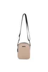 Bandolera pequeña de diseño minimalista en color beige, con cierre superior y correa larga ajustable con logo de la marca. Presenta el logo 'OREIRO LOVE' estampado en el frente.