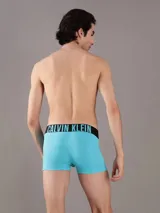 Pack de tres boxers ajustados Calvin Klein de la colección Intense Power. Confeccionados en mezcla de algodón y elastano, cuentan con cintura elástica distintiva de la marca con el logo estampado.