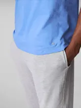 Pack de tres remeras de algodón celeste, corte clásico, cuello redondo y mangas cortas.