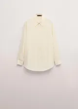 Camisa de seda 100% en color amarillo claro, con cuello clásico, cierre frontal oculto con botones y mangas largas.