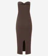 Vestido midi de punto acanalado en color verde, con diseño palabra de honor y detalle de nudo en el busto. Presenta un corte ajustado al cuerpo.