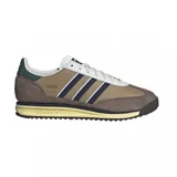 Championes Adidas modelo SL 72, con diseño retro en tonos tierra, azul marino y blanco. Presentan una combinación de materiales en gamuza y nylon, con las icónicas tres tiras laterales y suela de goma con entresuela en tono amarillento.
