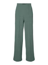 Pantalón de vestir de tiro alto y calce ancho (wide leg) en color verde oscuro (Dark Forest). Presenta pinzas frontales y costuras marcadas que recorren verticalmente la pierna.