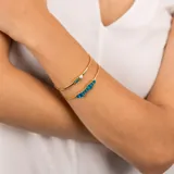 Brazalete abierto dorado con piedras rectangulares de jade negro azul.