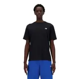 Remera New Balance negra de manga corta, con cuello redondo y el logo pequeño de la marca impreso en blanco en el pecho.