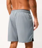 Bermuda deportiva Get Over de tejido ripstop, color gris, con cintura elástica, cordón ajustable, bolsillos laterales con cierre y estampa localizada.