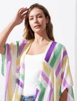 Kimono tejido con estampado a rayas verticales en tonos azul, verde y lila, con mangas amplias estilo japonés y terminación con borlas en el ruedo.
