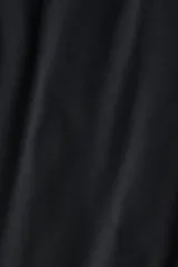 Vestido mini de manga larga en punto elástico con escote cruzado en V. Modelo de corte ajustado con frunces en hombros y laterales para crear un efecto drapeado.