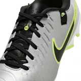 Championes de fútbol Nike Tiempo Legend 10 Academy, color plateado con detalles en negro y verde neón. Presentan un diseño con textura en la parte superior y tacos redondos en la suela.