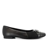 Zapato casual Usaflex de cuero negro, con elásticos laterales para mayor comodidad en pies con juanetes.