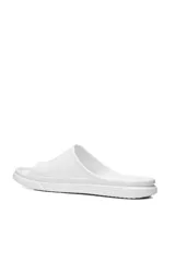 Chancletas de faja Pegada en color blanco, con tecnología Levitech y logo lateral en gris.